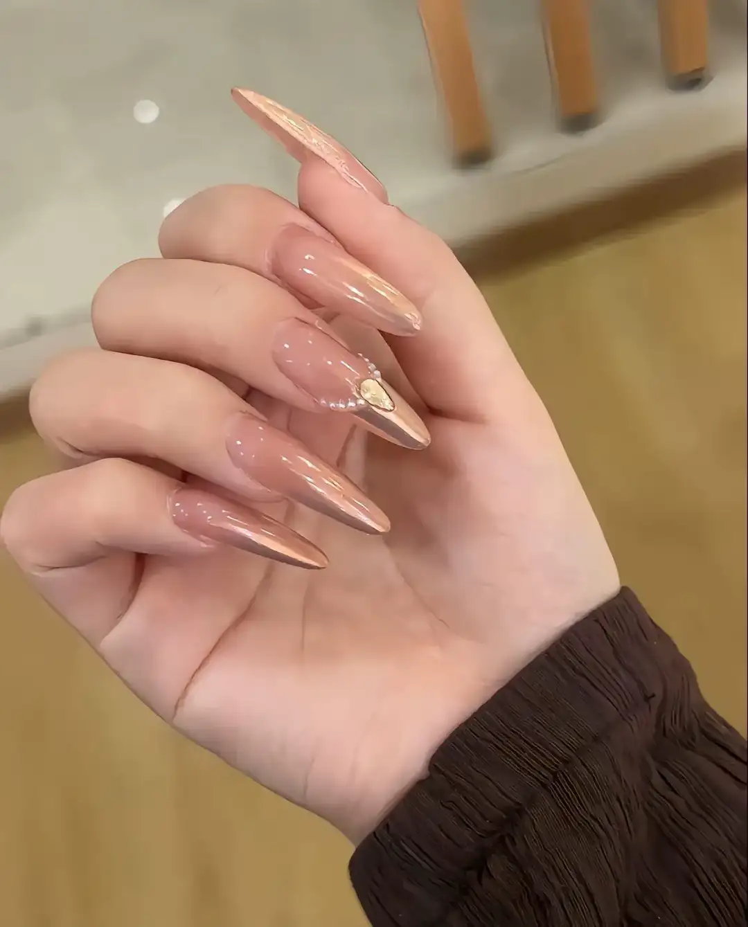 mẫu nail màu bạc đẹp rạng rỡ