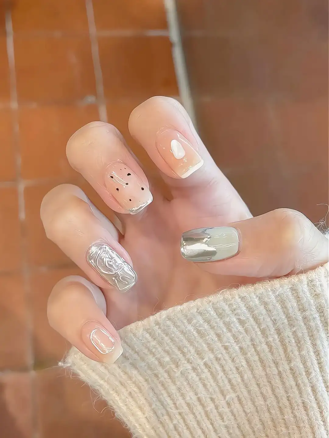 nail màu bạc đơn giản, tinh tế