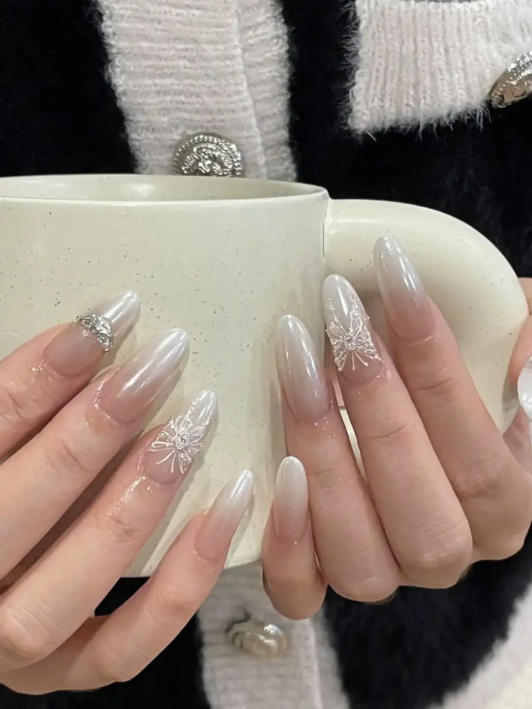 mẫu nail màu bạc đẹp mơ màng