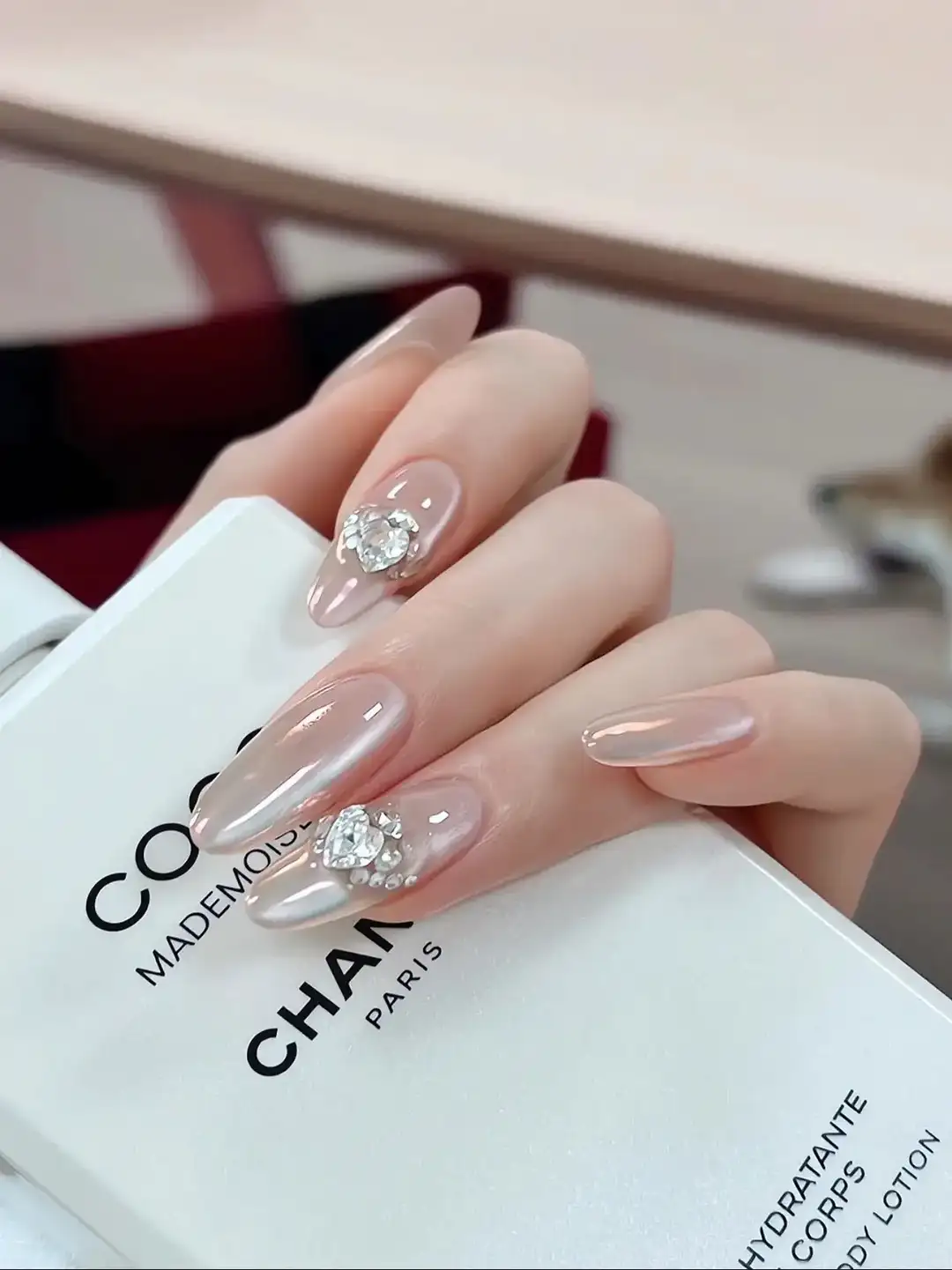 nail màu nhũ bạc bắt mắt