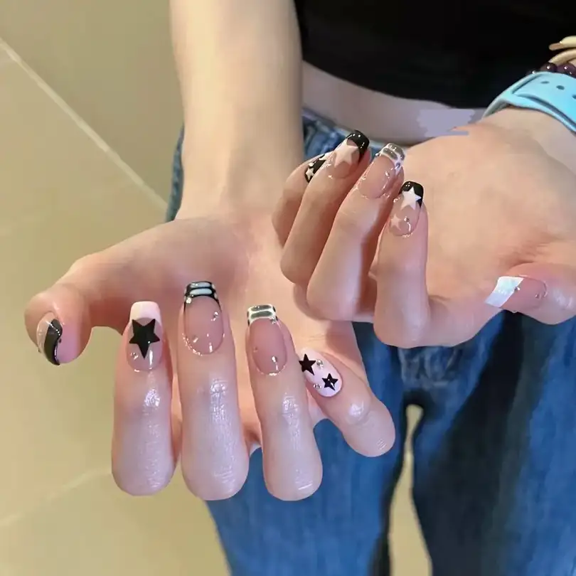 mẫu nail ngôi sao đẹp tinh tế