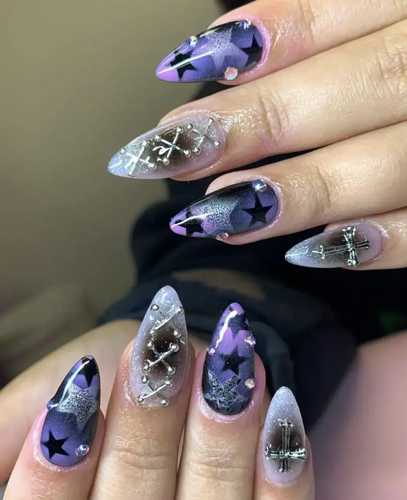 mẫu nail hình ngôi sao phong cách Y2K