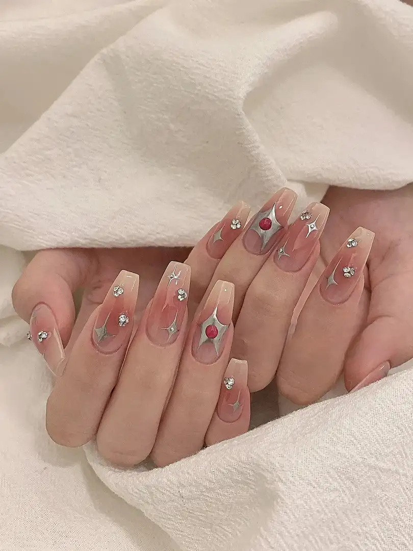 mẫu nail ngôi sao đính đá