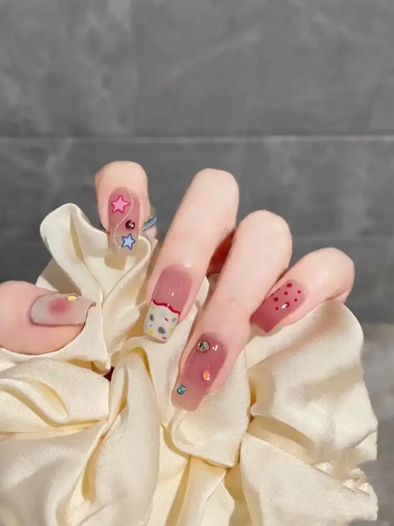 mẫu nail hình ngôi sao nhẹ nhàng