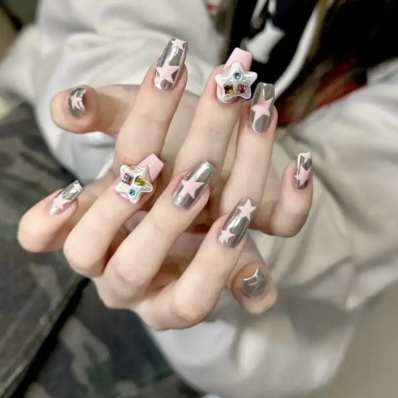 mẫu nail ngôi sao sắc cạnh