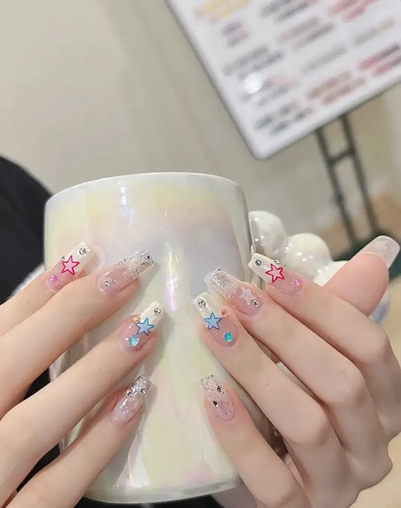 mẫu nail hình ngôi sao lấp lánh, thu hút 