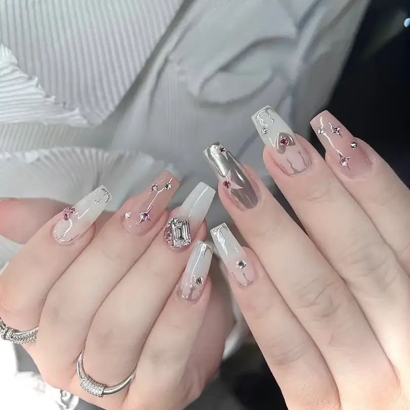 mẫu nail hình ngôi sao lấp lánh