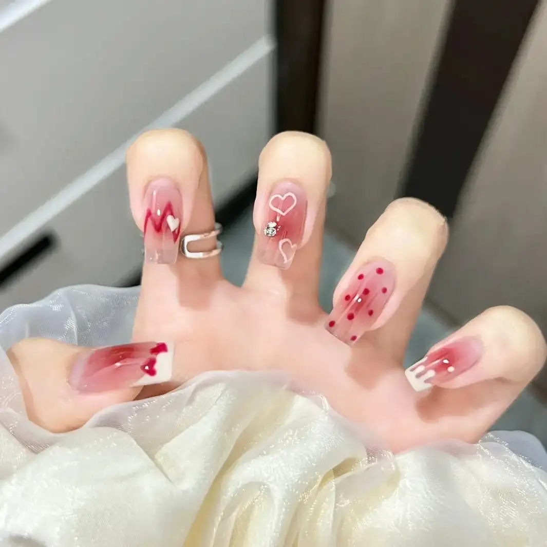 mẫu nails valentine kinh điển