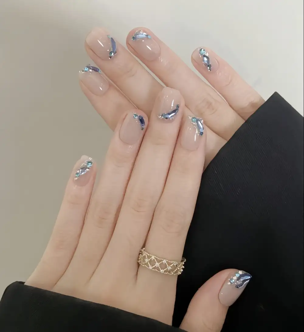 mẫu nail cho quý bà tươi trẻ 3