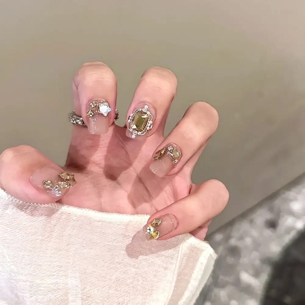 mẫu nail cho quý bà lấp lánh