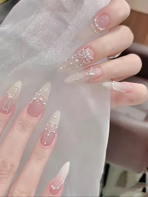 mẫu nail cô dâu đẹp tinh khôi