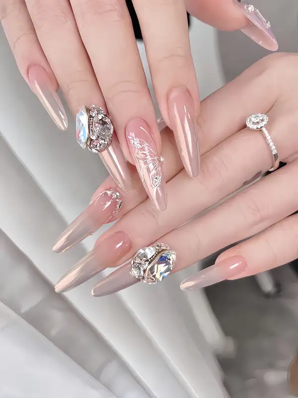 mẫu nail cho cô dâu quý phái