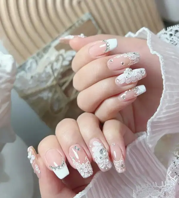 mẫu nail cô dâu đơn giản thoải mái 2