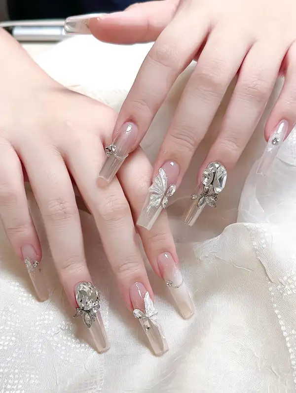 mẫu nail cho cô dâu tự tin