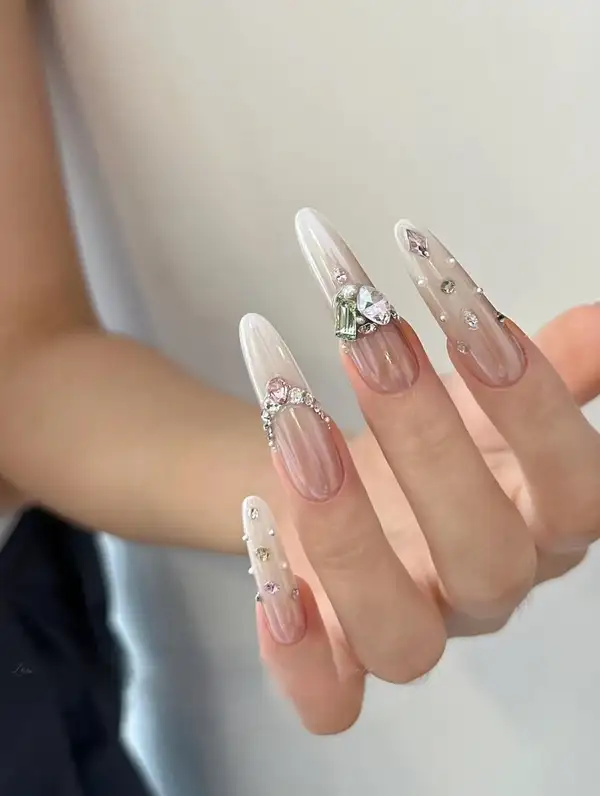 mẫu nail cô dâu rạng ngời