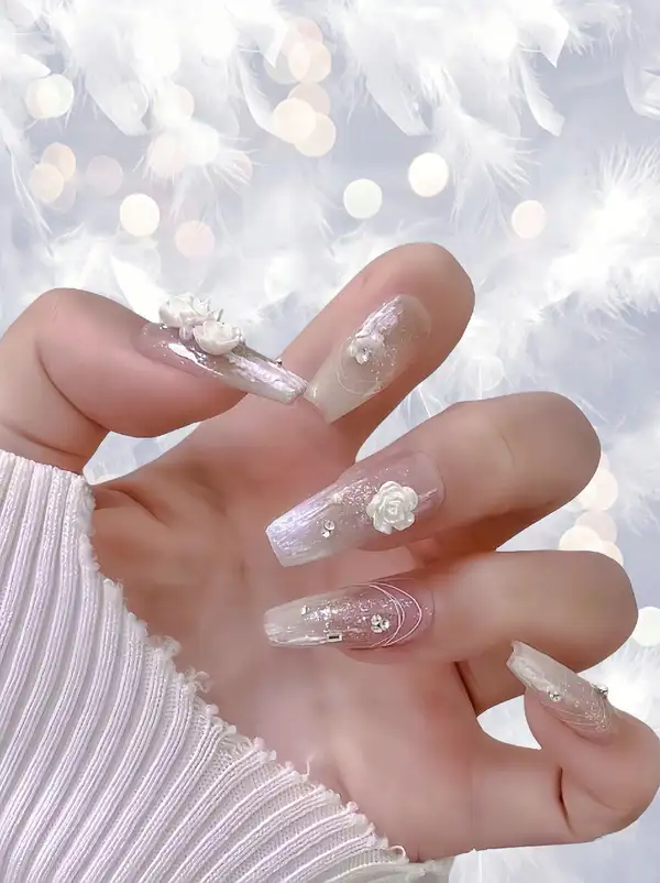 nail cô dâu màu trắng đẹp kiêu sa