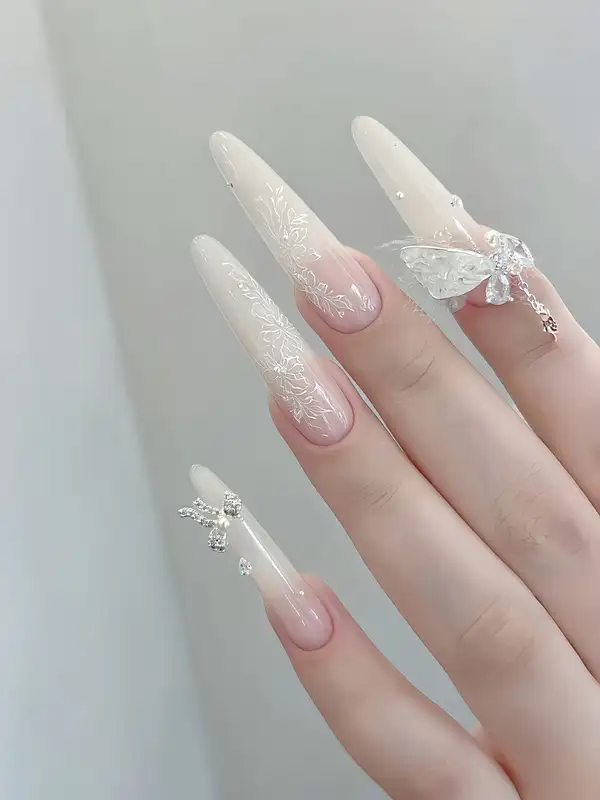 mẫu nail cô dâu độc đáo