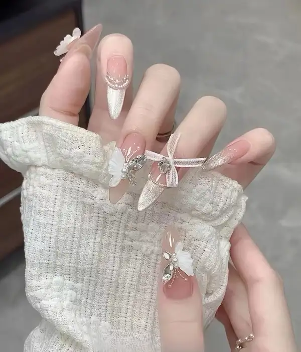 mẫu nail cô dâu đơn giản như một lời chúc