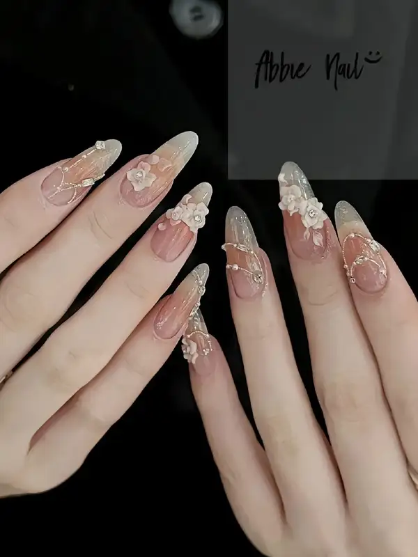 mẫu nail cô dâu đơn giản hiện đại