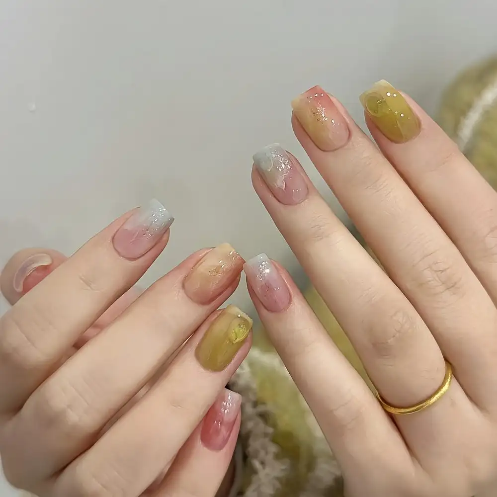 mẫu nail đơn giản mùa hè lấp lánh