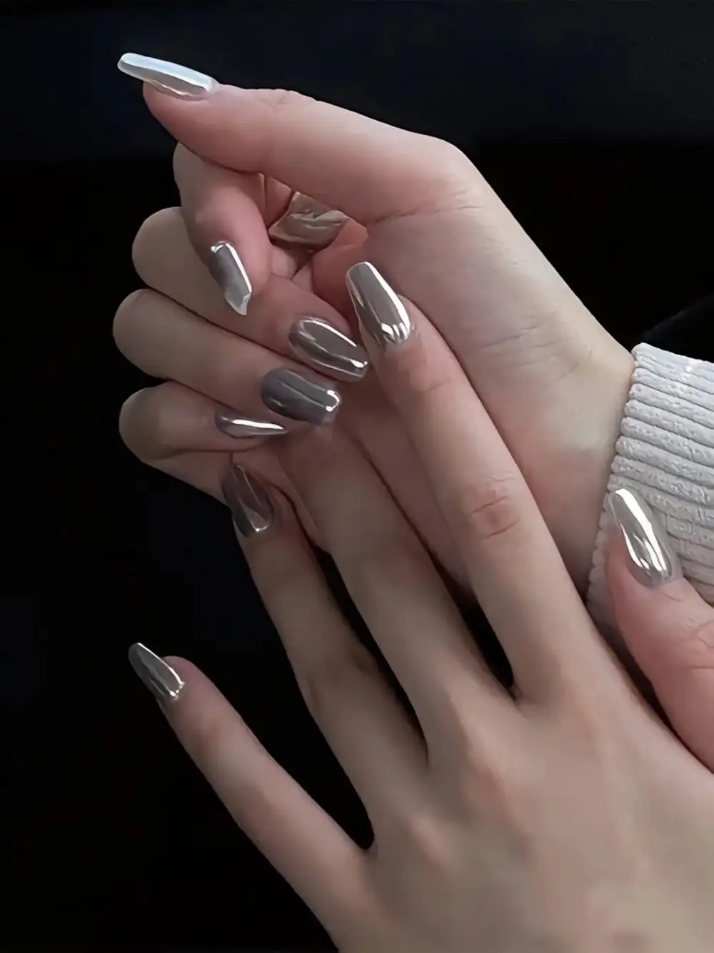 màu nail hợp mệnh kim quyền lực