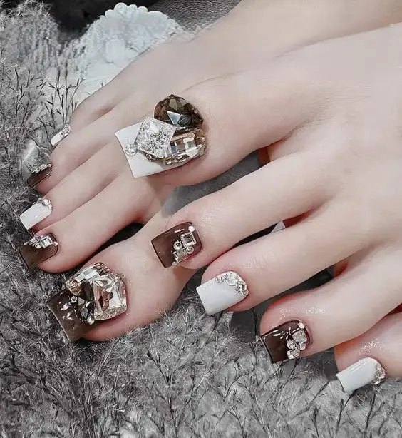 nail chân đính đá khối lấp lánh