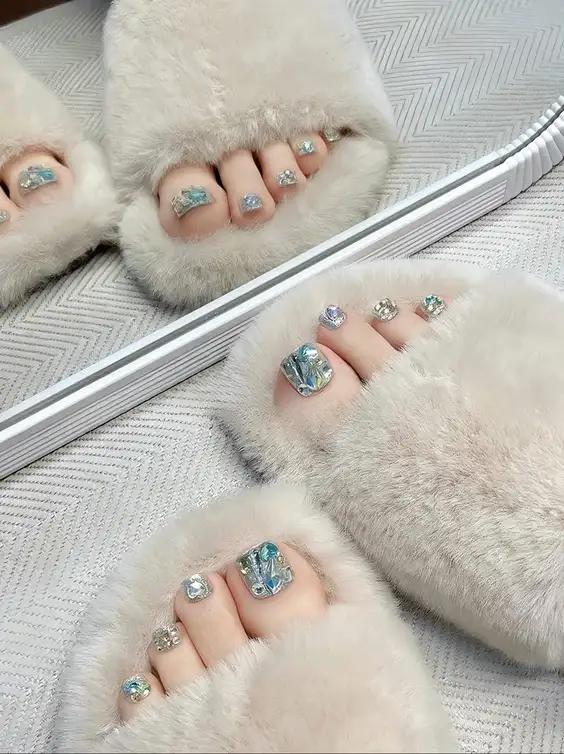 nail chân đính đá khối nghệ thuật