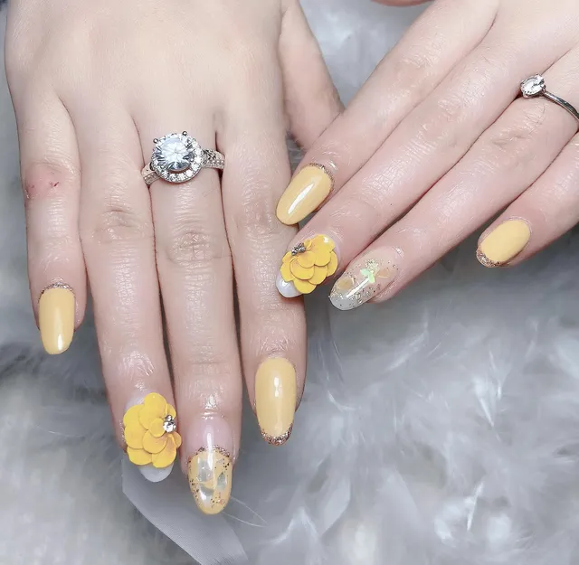 Nail hoa mai vàng đầy cuốn hút