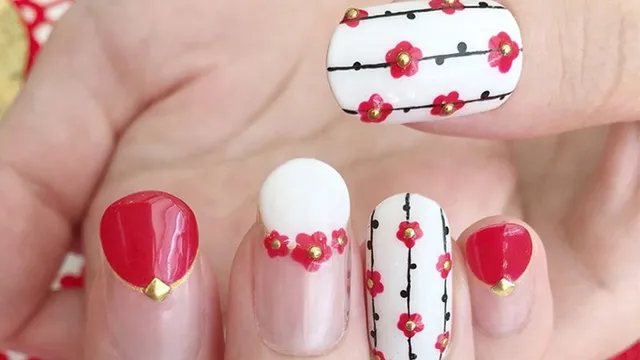 Mẫu nail hoa mai xinh xắn