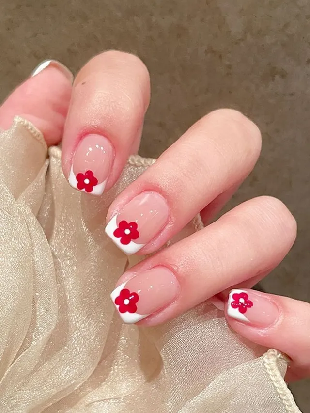 Thiết kế nail hoa mai sáng tạo