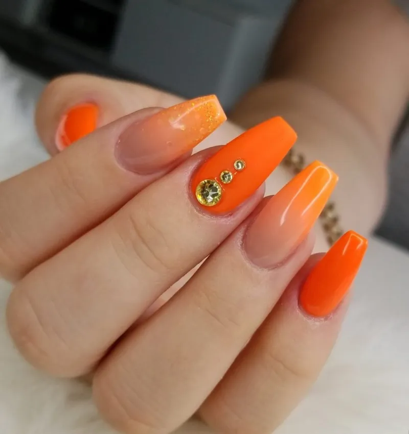 Nail cam là lựa chọn tốt cho mệnh Hỏa