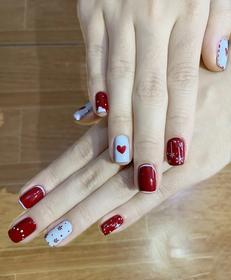 Sắc đỏ quyền lực cho nail mệnh Hỏa