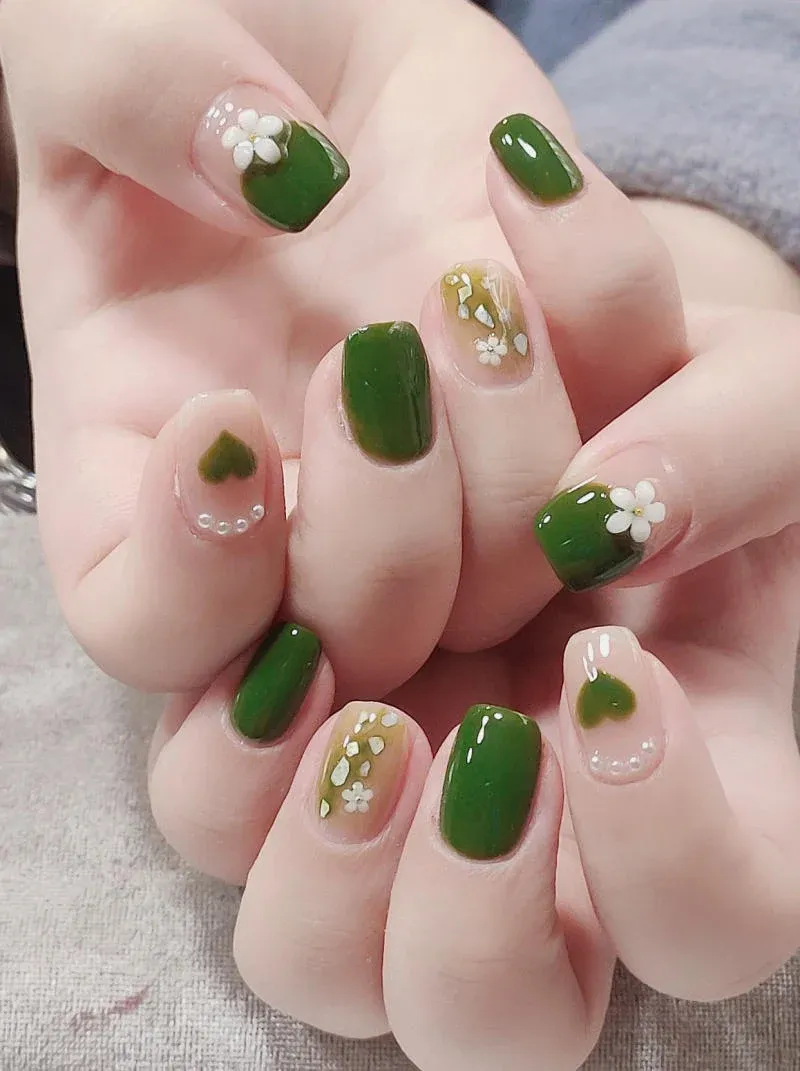 Nail mệnh Hỏa thử ngay màu xanh lá 