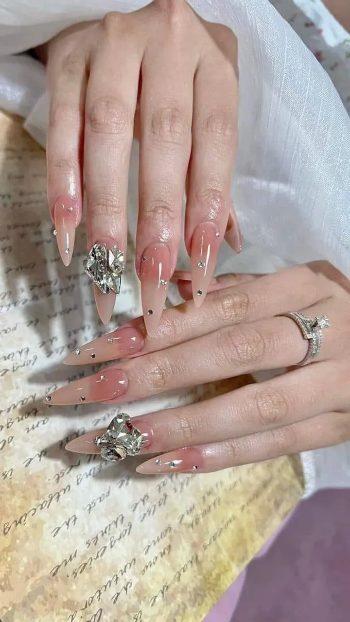 Nail box đính đá quyến rũ 