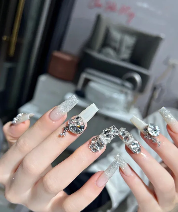 Nail box đá trong suốt 