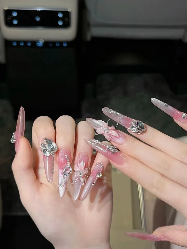 Nail box đính đá thời trang 