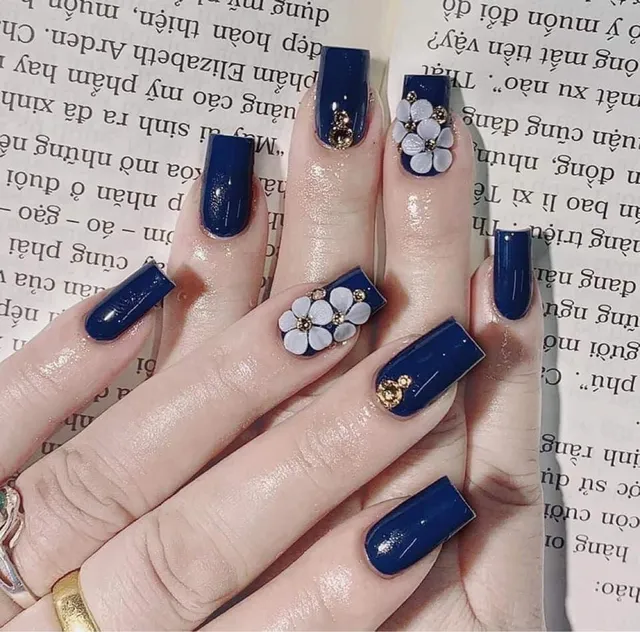 Mẫu nail hoa mai tươi trẻ