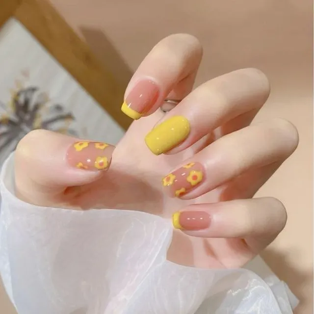 Nail hoa mai vàng nổi bật