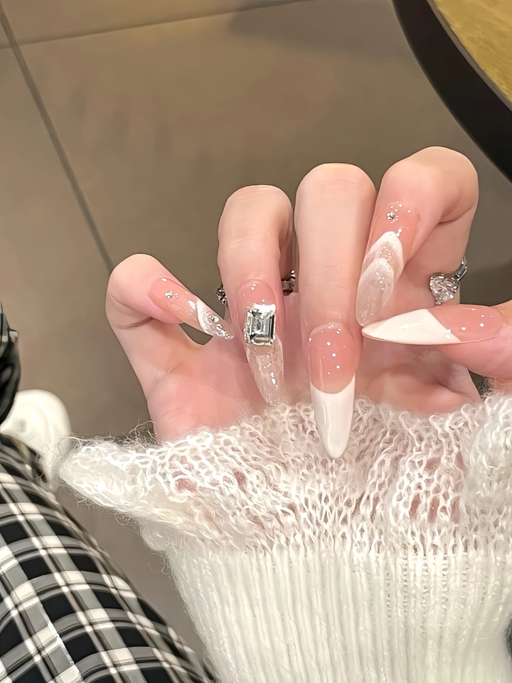 nail màu trắng