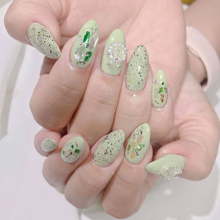 Nail xanh lá hợp mệnh Mộc