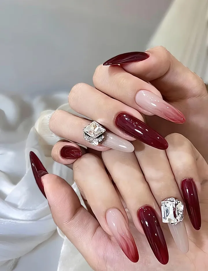 Nail đỏ hợp mệnh Thổ

