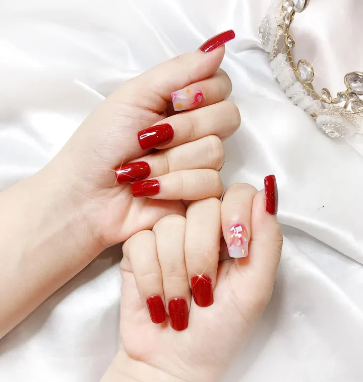 Nail đỏ may mắn cho mệnh Thổ