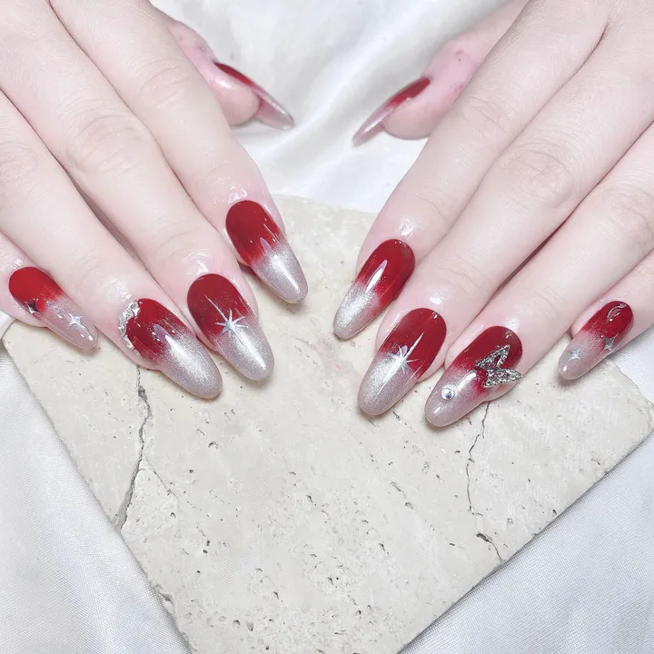 Nail đỏ đẹp cho mệnh Thổ