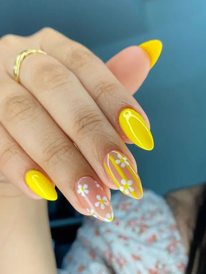 Nail vàng cho người mệnh Thổ