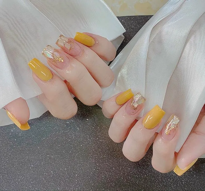 Nail mệnh Thổ sơn vàng