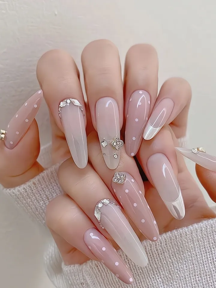 Nail đơn giản kiểu trong suốt 