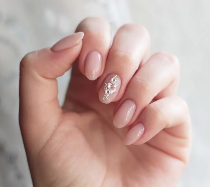 Mẫu nail trong suốt đơn giản 