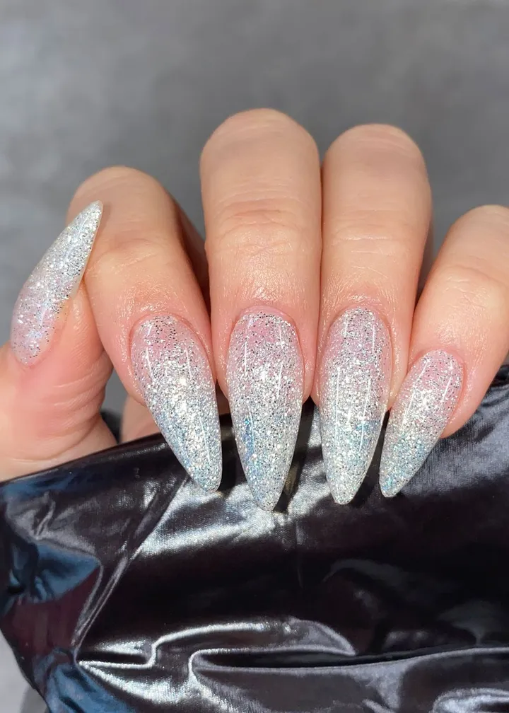 Mẫu nail nhũ đẹp