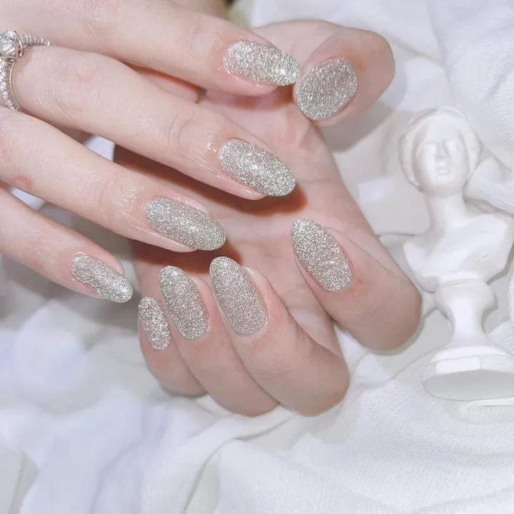 Mẫu nail nhũ lấp lánh