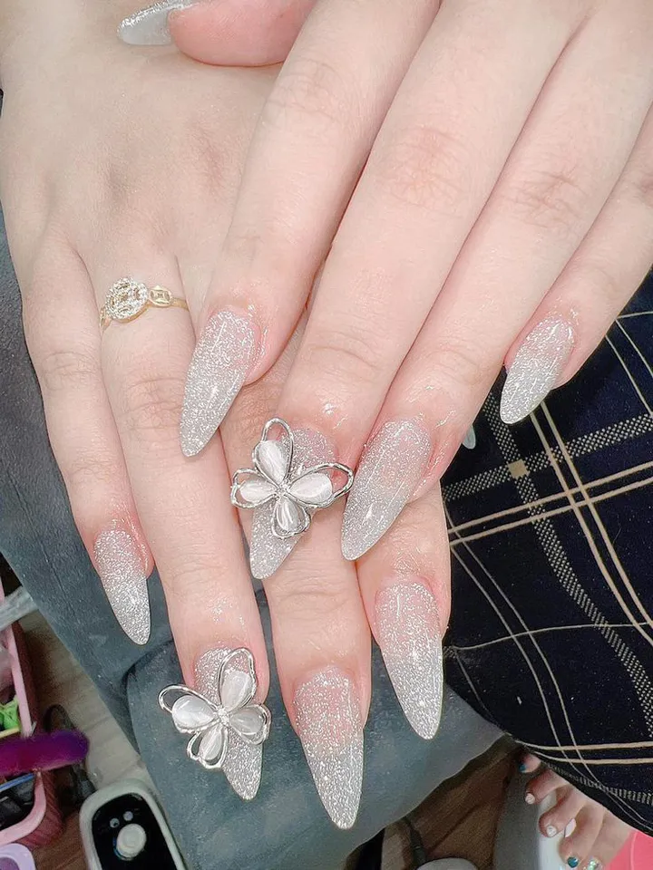 Nail nhũ lấp lánh đẹp